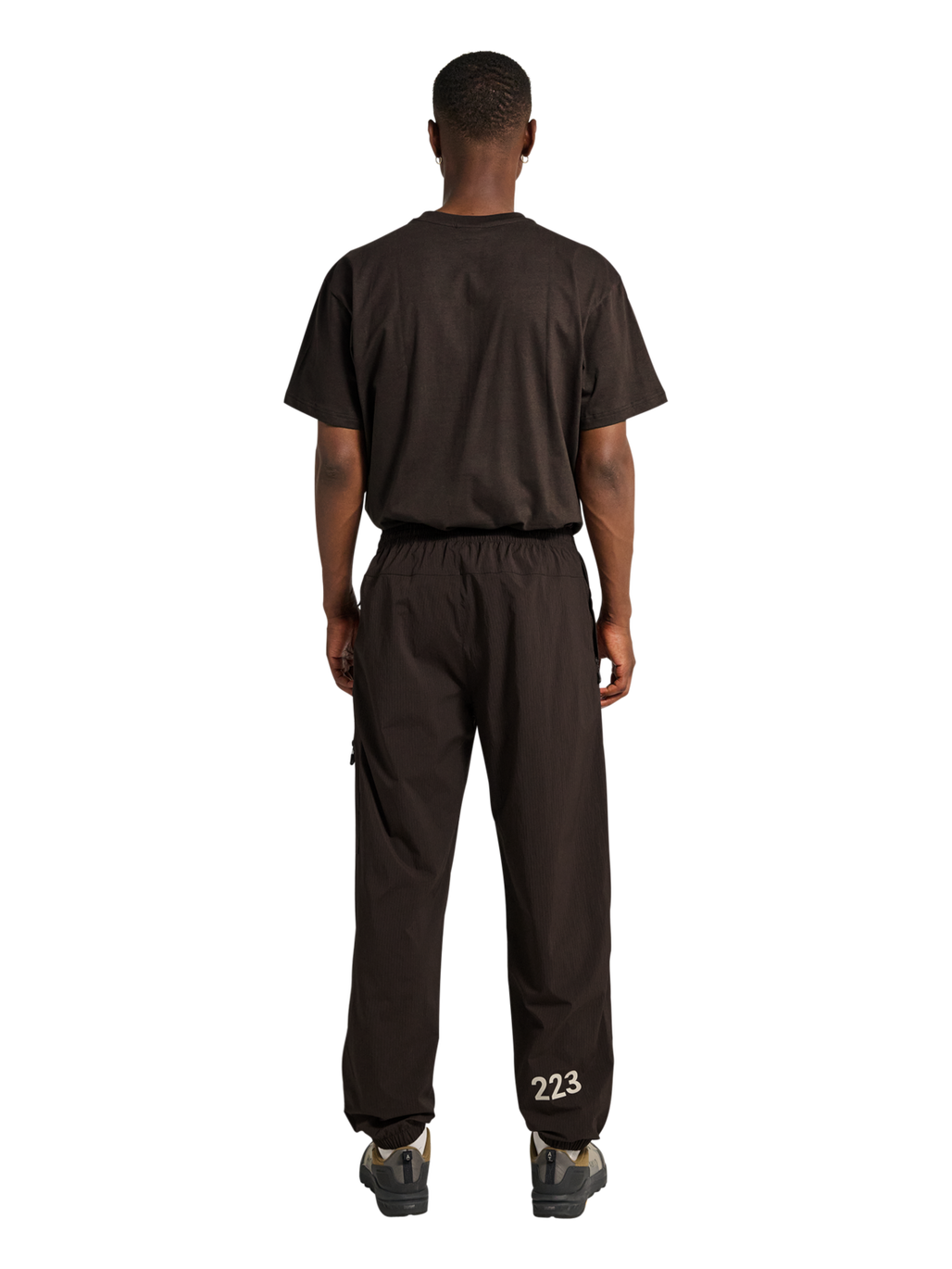 HALO STEEL RELAXED PANTS, CHOCOLATE TORTE, model
