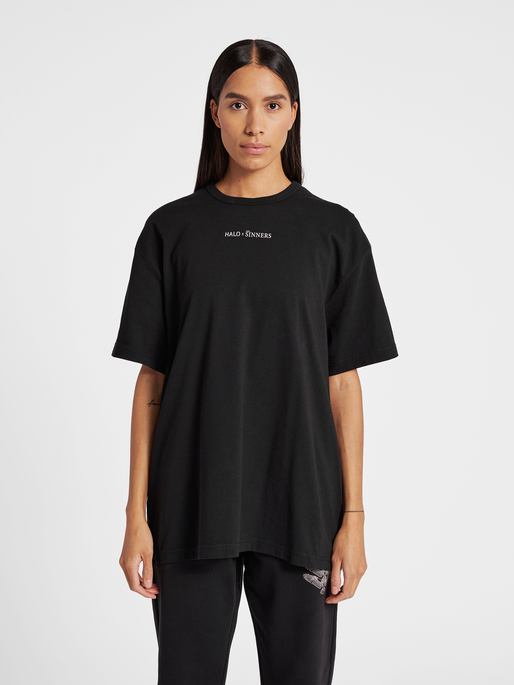 HALO SINNERS TEE, BLACK, model