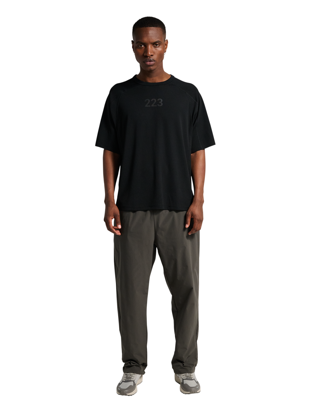 HALO SORONA BOXY T-SHIRT, BLACK, model