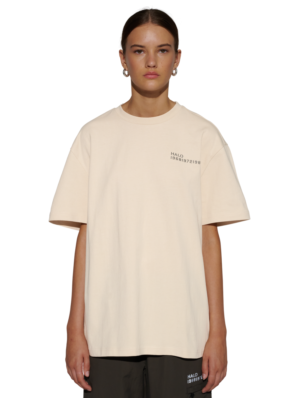 HALO COLD SHORE T-SHIRT, OYSTER GRAY, model