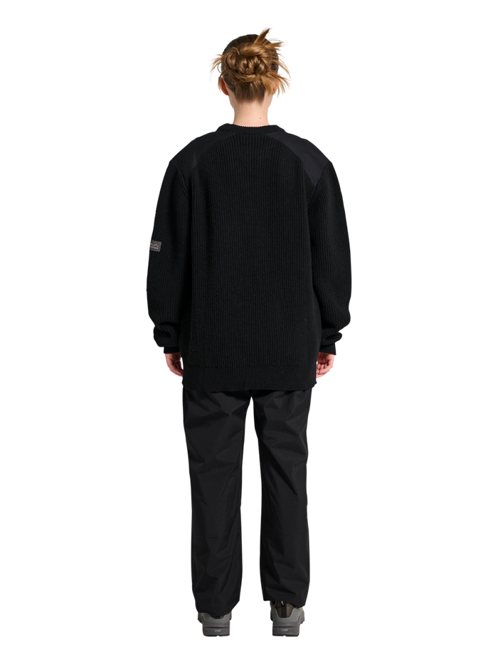 HALO WOOL CREW KNIT, BLACK/BLACK, model