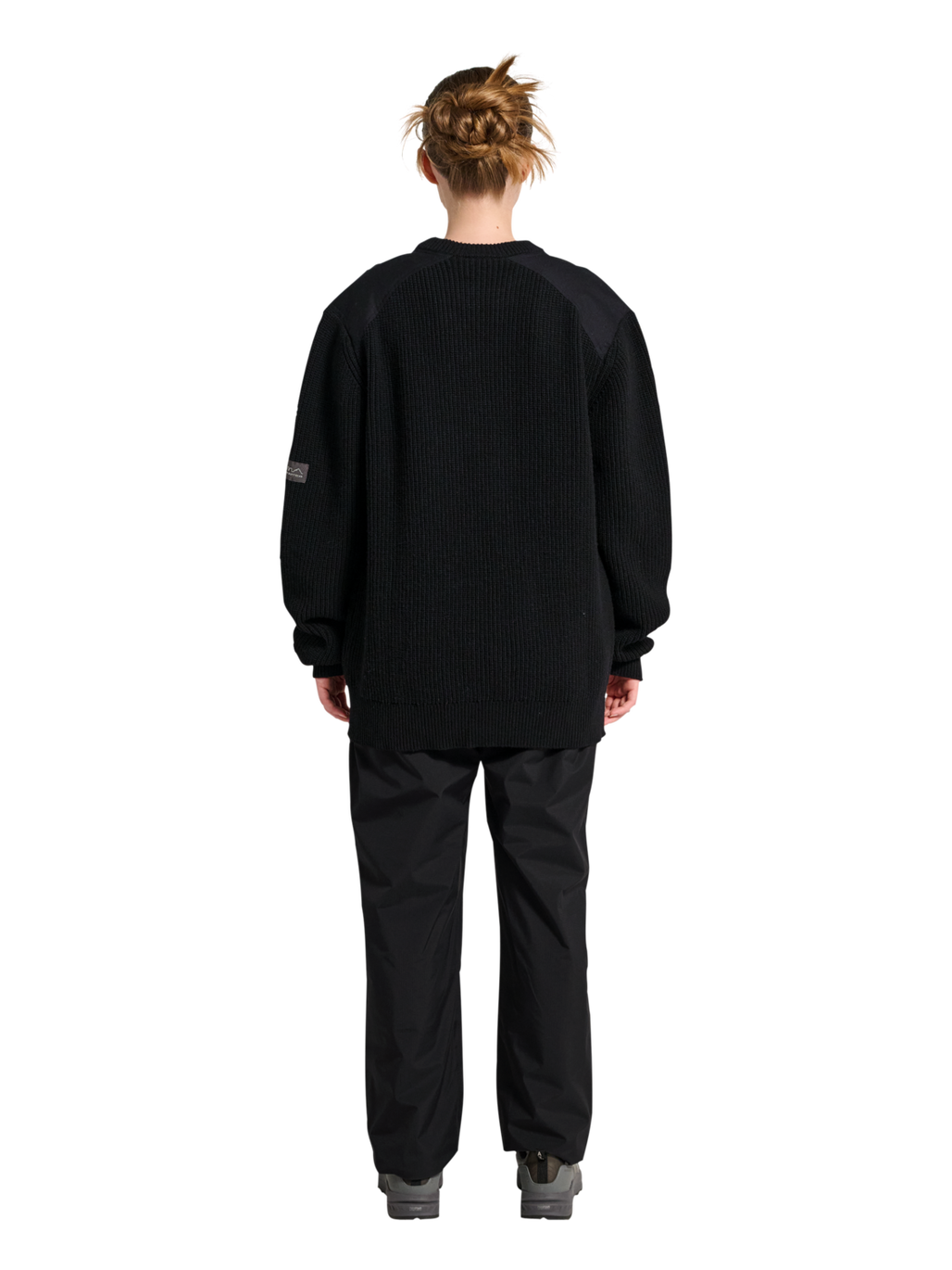 HALO WOOL CREW KNIT, BLACK/BLACK, model