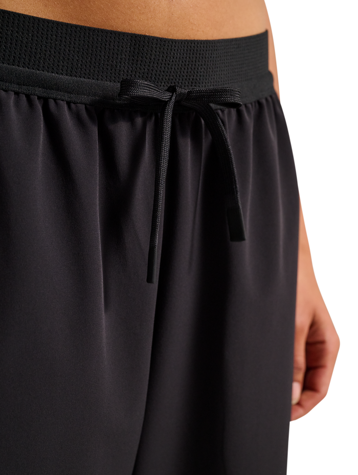 HALO REAPER RELAXED PANTS, BLACK, model