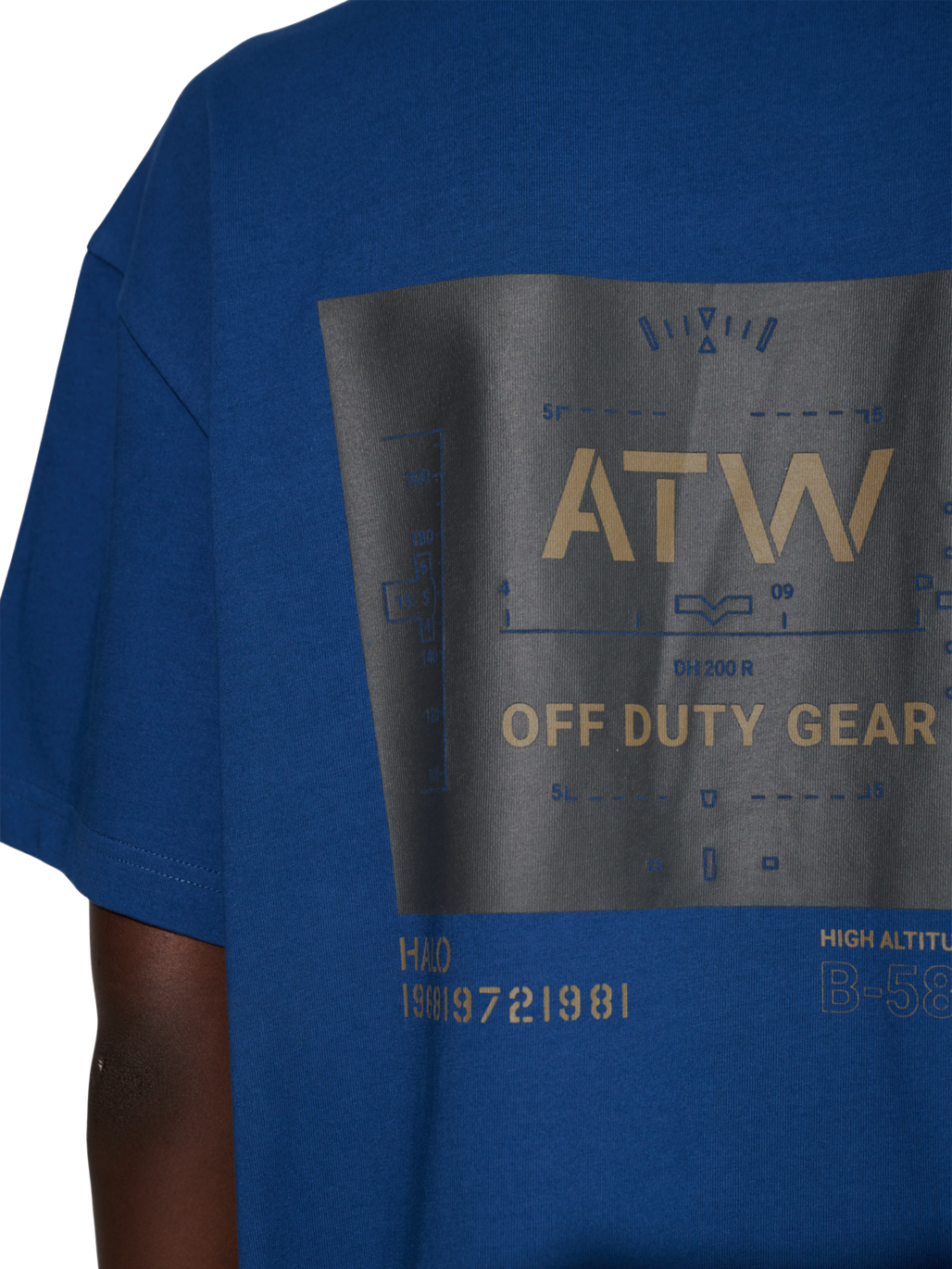 HALO B-583 T-SHIRT, SARGASSO SEA, model