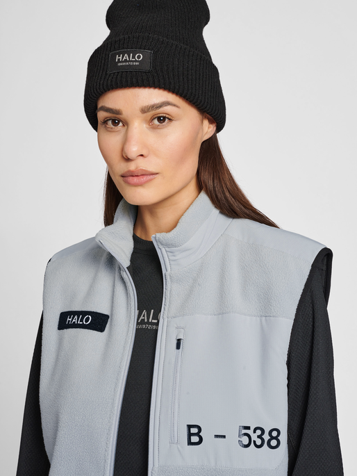 HALO TEDDY FLEECE VEST, HARBOR MIST, model