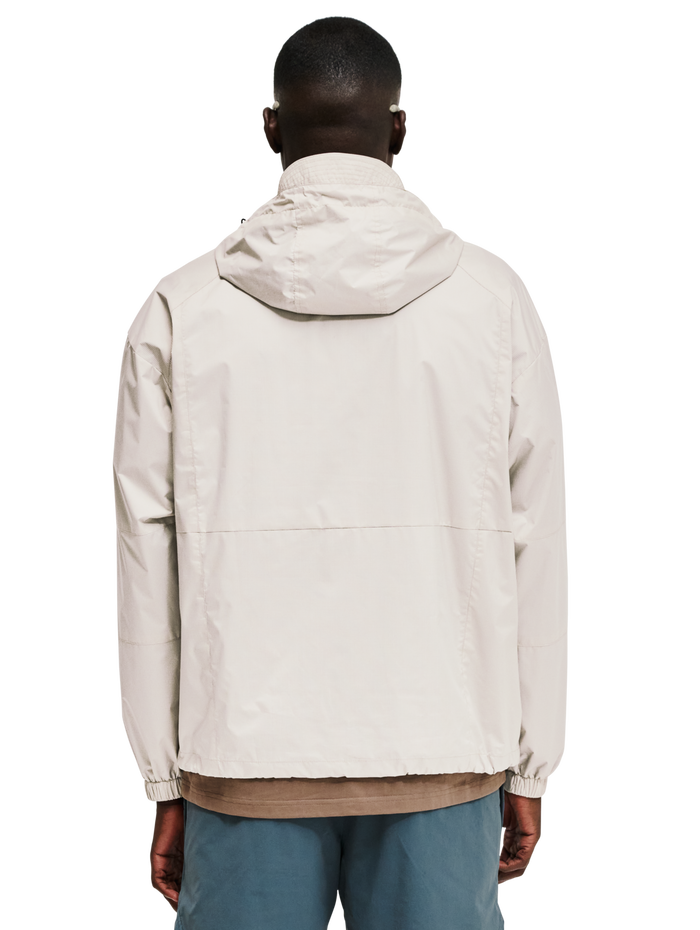 HALO DEFENSE ANORAK, SILVER LINING, model