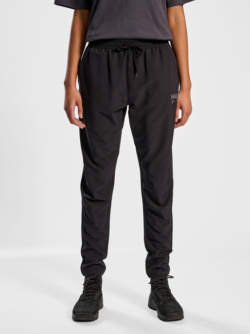 HALO TRAINING PANTS, BLACK, model
