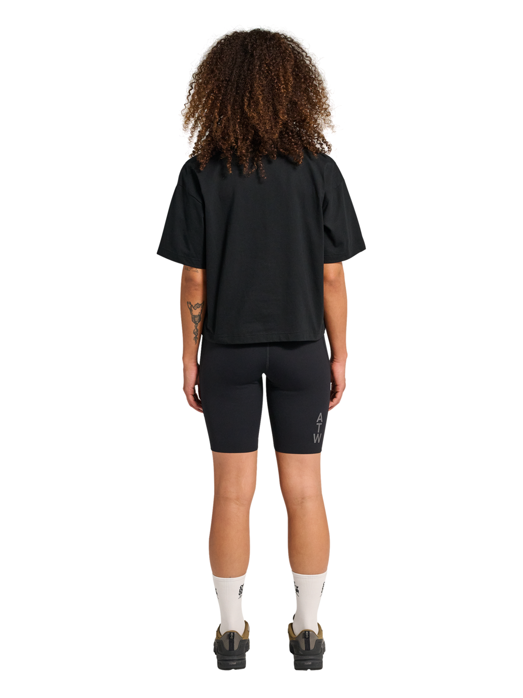HALO WOMEN LOGO T-SHIRT, BLACK, model