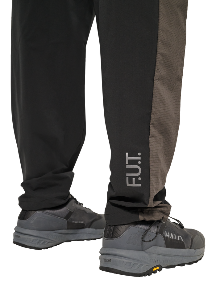 HALO DIVISION PANTS, BLACK, model