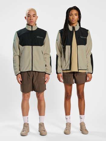 HALO BLOCKED ZIP FLEECE, GRAY GREEN, model