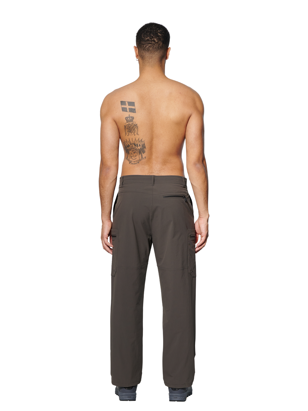 HALO DELTA PANTS, RAVEN, model