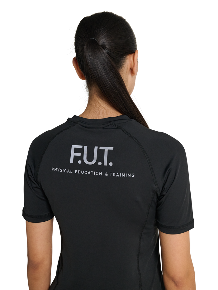 HALO WOMEN DIVISION T-SHIRT, BLACK, model