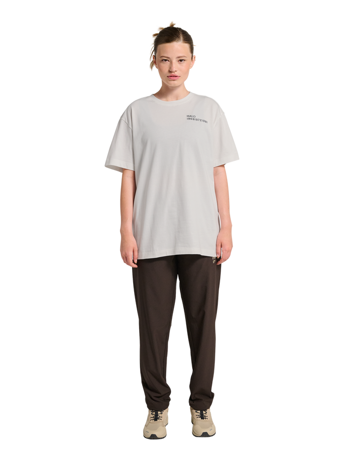 HALO PATCH GRAPHIC T-SHIRT, MARSHMALLOW, model