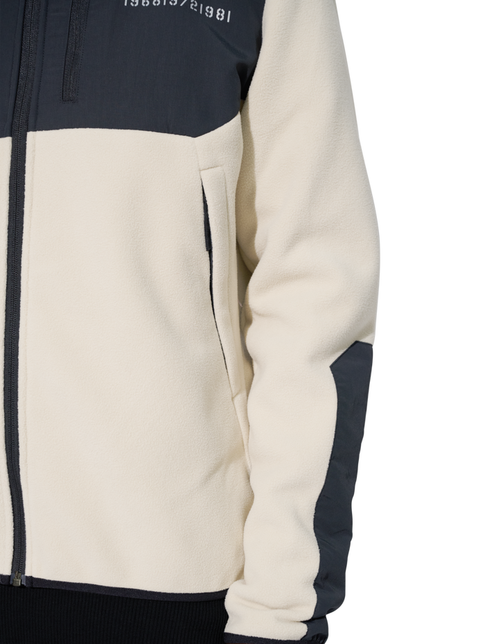 HALO BLOCKED ZIP FLEECE, OYSTER GRAY, model