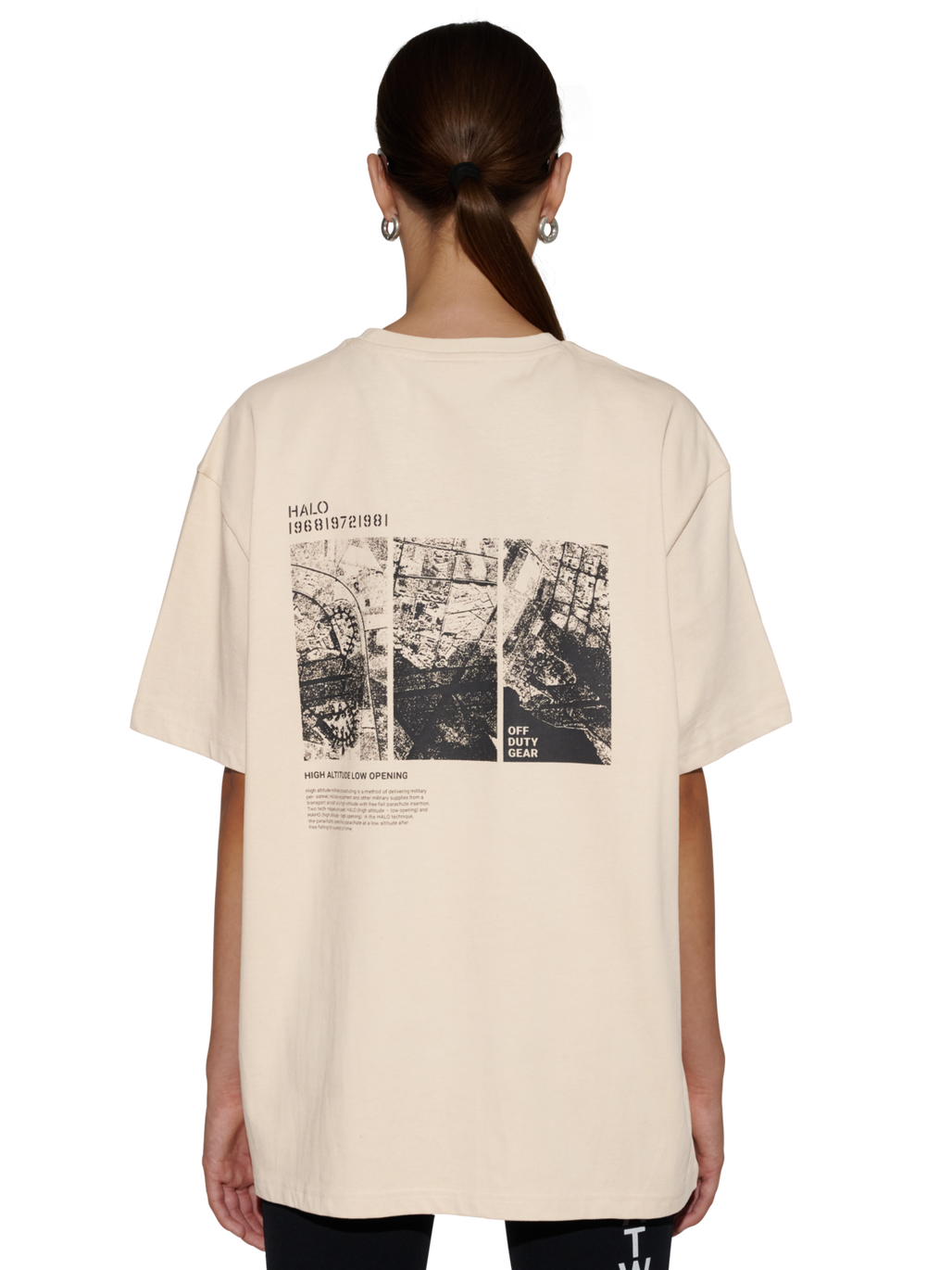HALO MAP T-SHIRT, OYSTER GRAY, model