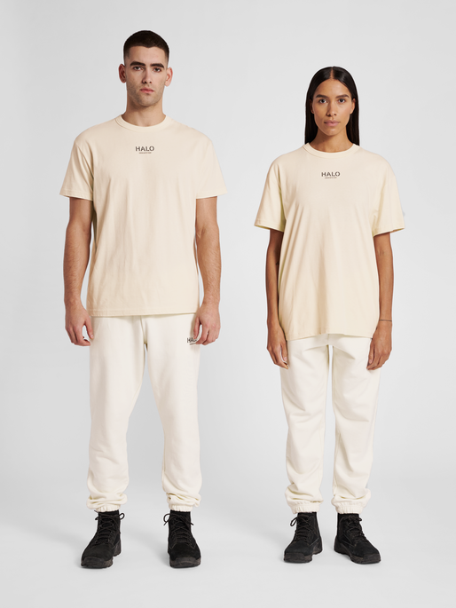 HALO UNDYED TEE, UNDYED, model