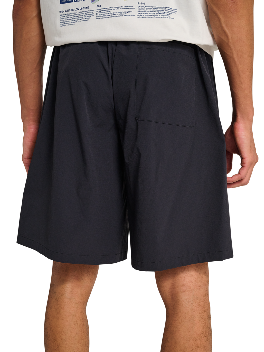 HALO MOVE SHORTS, BLACK, model