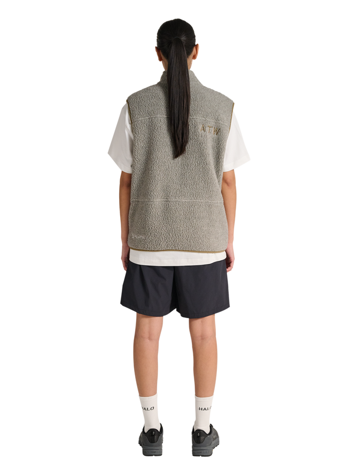 HALO MOVE POLARTEC FLEECE VEST, TURTLEDOVE, model