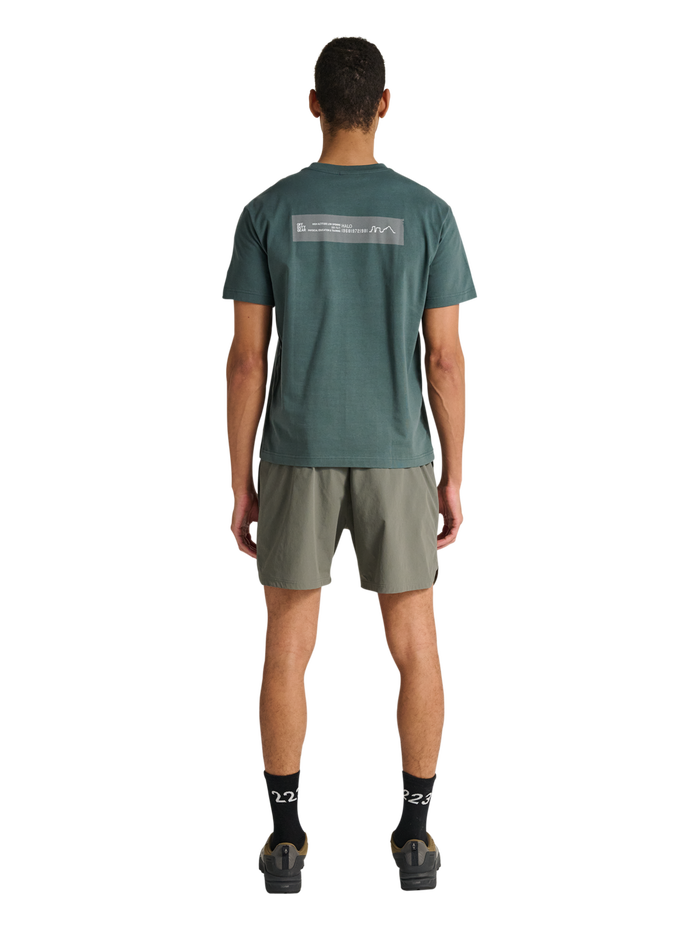 HALO GRAPHIC T-SHIRT, GARDEN TOPIARY/SILVER, model