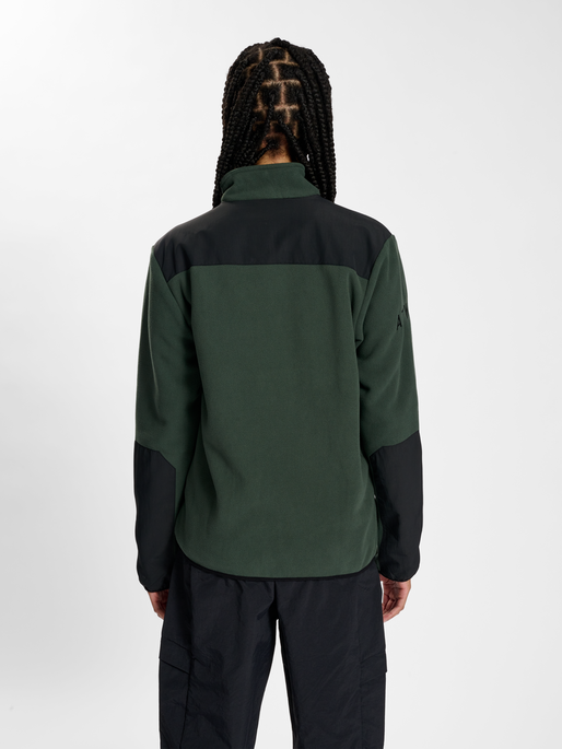 HALO BLOCKED ZIP FLEECE, DEEP FOREST, model
