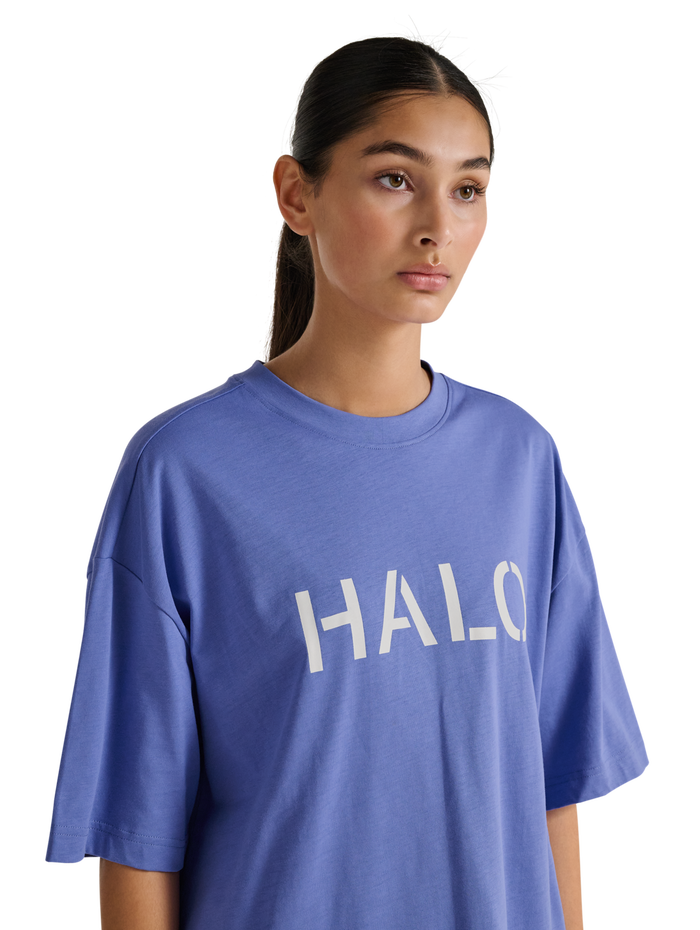 HALO UNIFORM BOXY T-SHIRT, BAJA BLUE, model