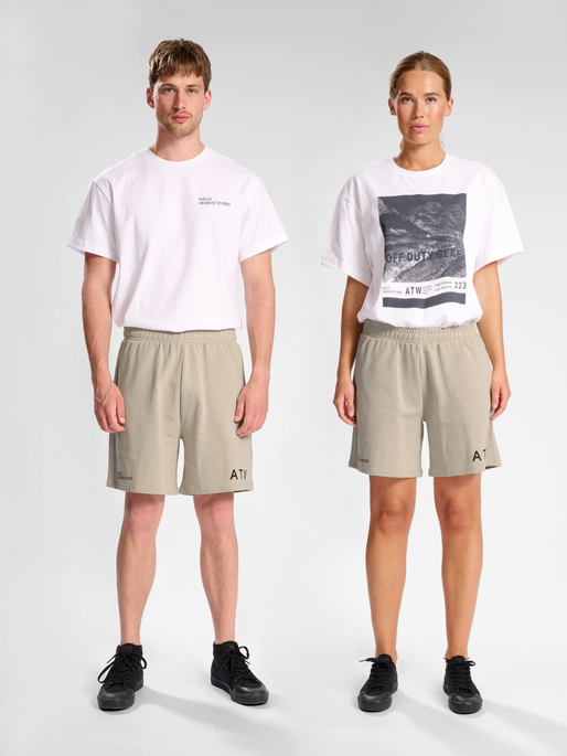HALO COTTON SHORTS, SILVER LINING, model