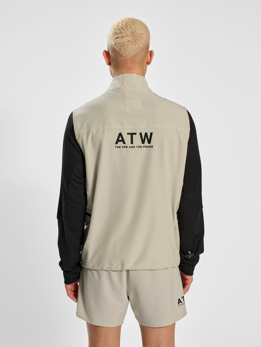 HALO TECH VEST, OYSTER GRAY, model