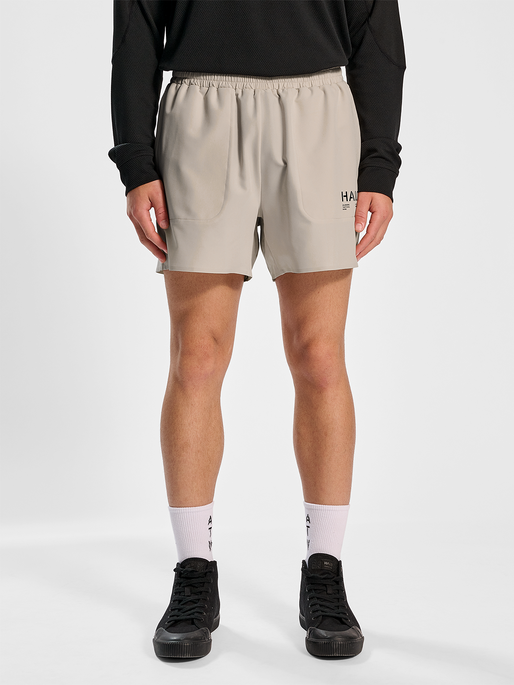 HALO 2-IN-1 TRAINING SHORTS, OYSTER GRAY, model