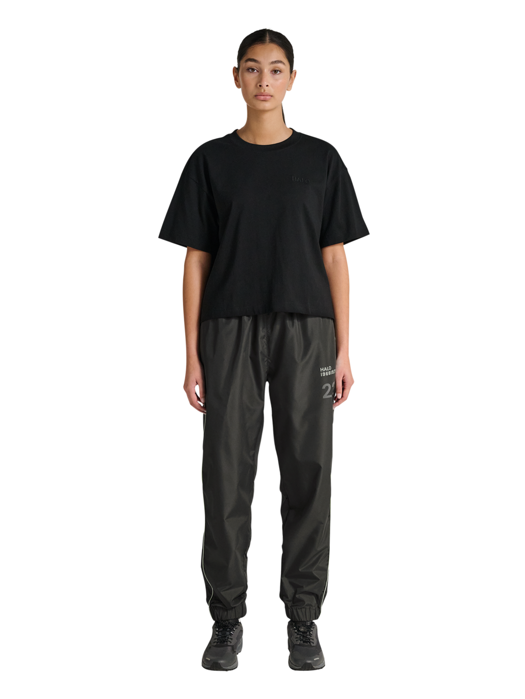 HALO STEEL TRACKSUIT PANTS, RAVEN, model