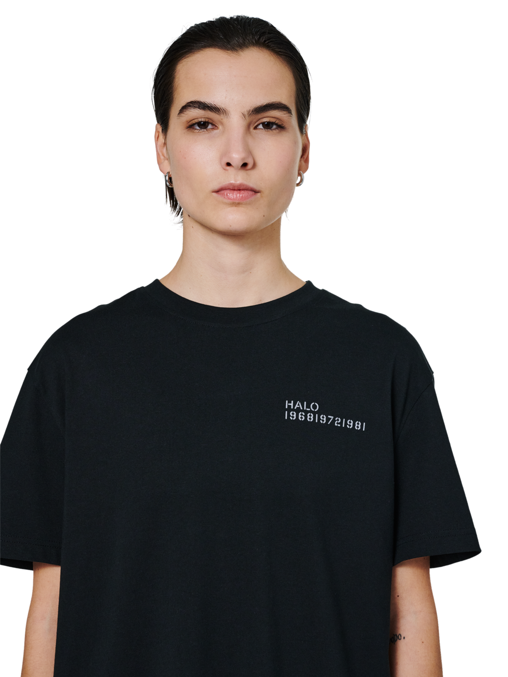HALO ESSENTIAL T-SHIRT, BLACK, model