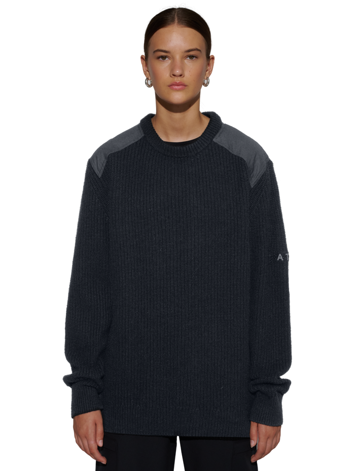 HALO WOOL CREW KNIT, BLACK, model