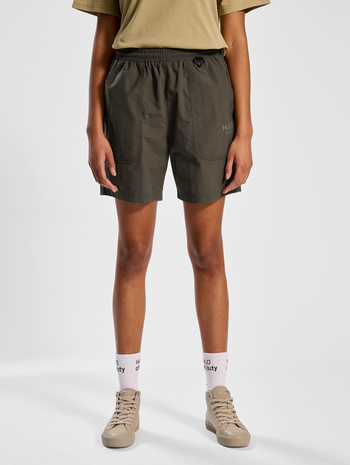 HALO COMBAT SHORTS, MAJOR BROWN, model