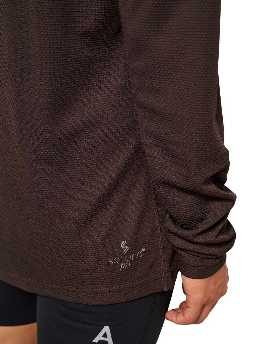 HALO SORONA HALF ZIP, CHOCOLATE TORTE, model