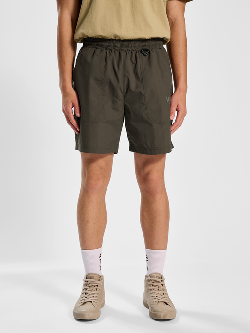 HALO COMBAT SHORTS, MAJOR BROWN, model