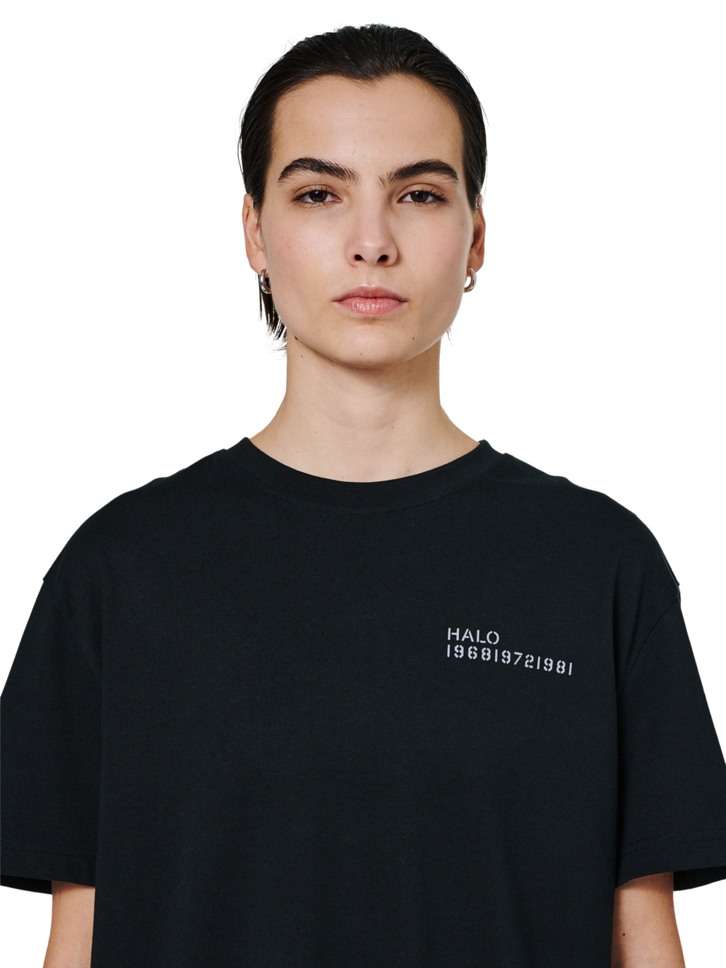 HALO ESSENTIAL T-SHIRT, BLACK, model