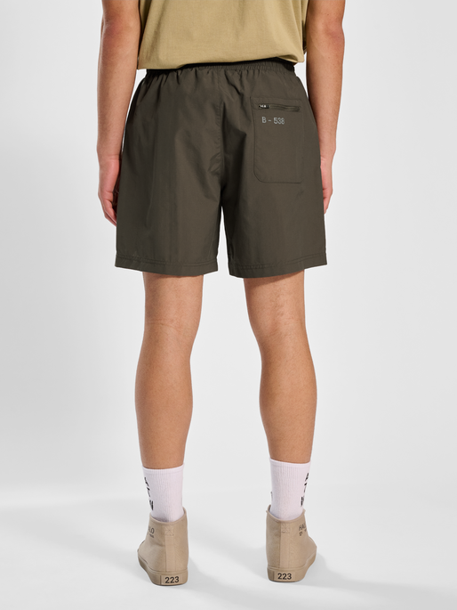 HALO COMBAT SHORTS, MAJOR BROWN, model