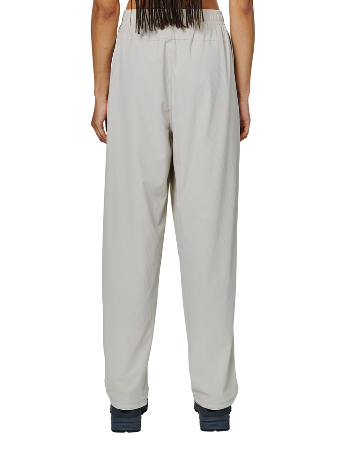HALO APEX PANTS, SILVER LINING, model