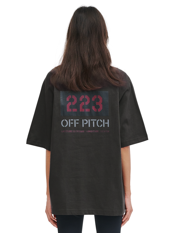 HALO DBU BOXY T-SHIRT, RAVEN, model