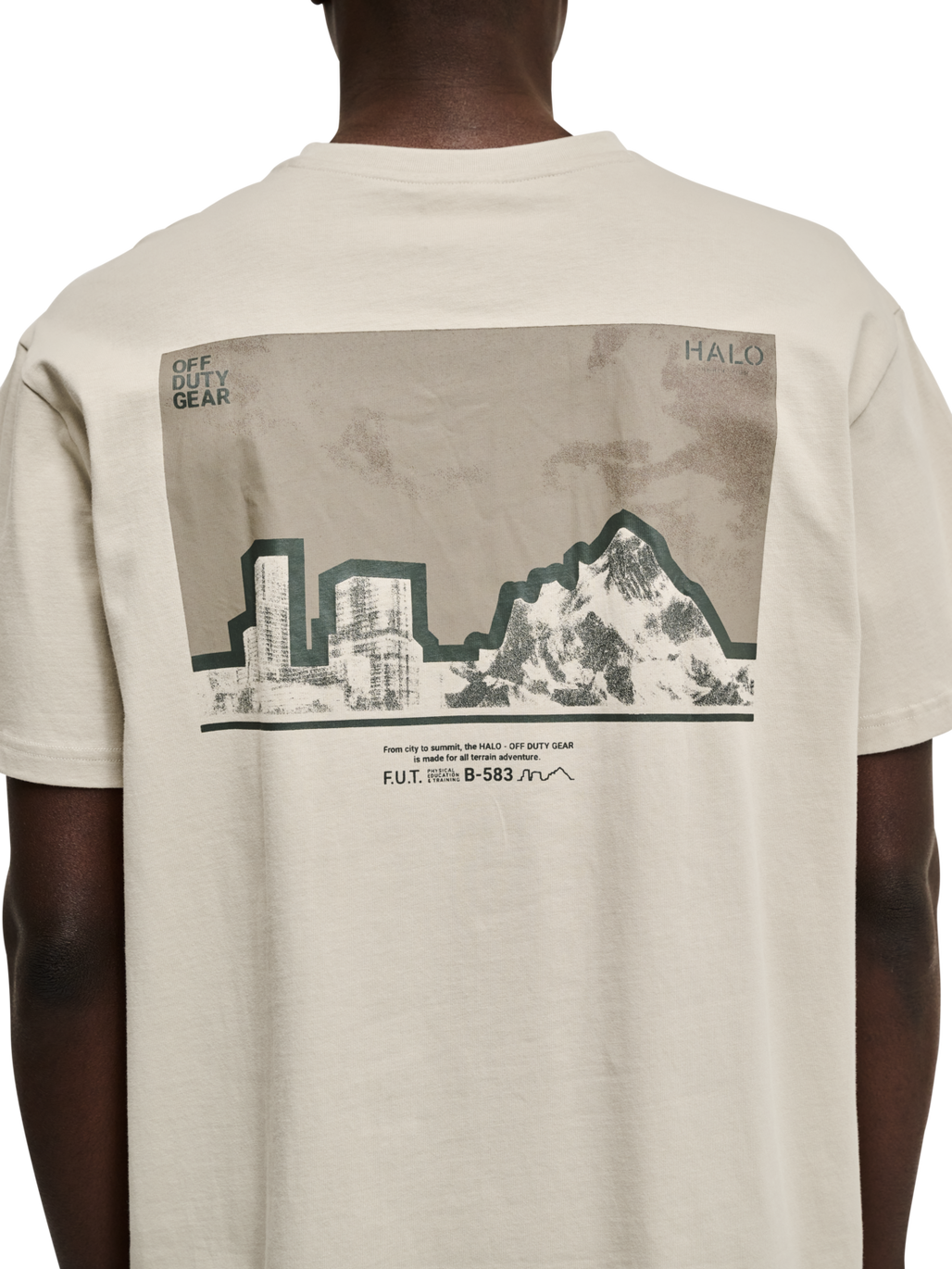 HALO GRAPHIC T-SHIRT 05, SILVER LINING, model