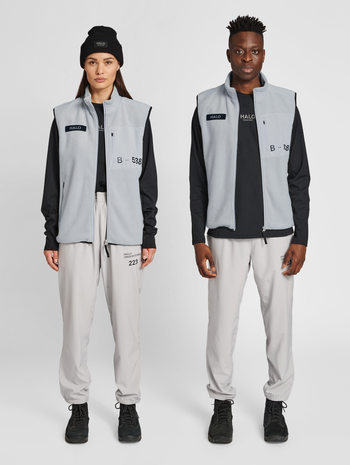 HALO TEDDY FLEECE VEST, HARBOR MIST, model