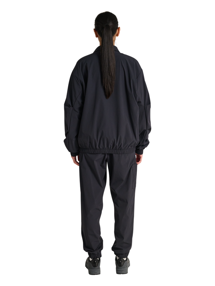 HALO MOVE OVERSHIRT, BLACK, model