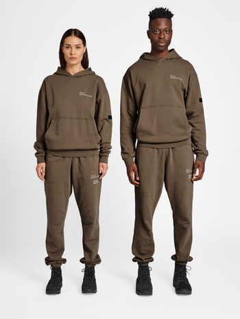 HALO COTTON HOODIE, MAJOR BROWN, model