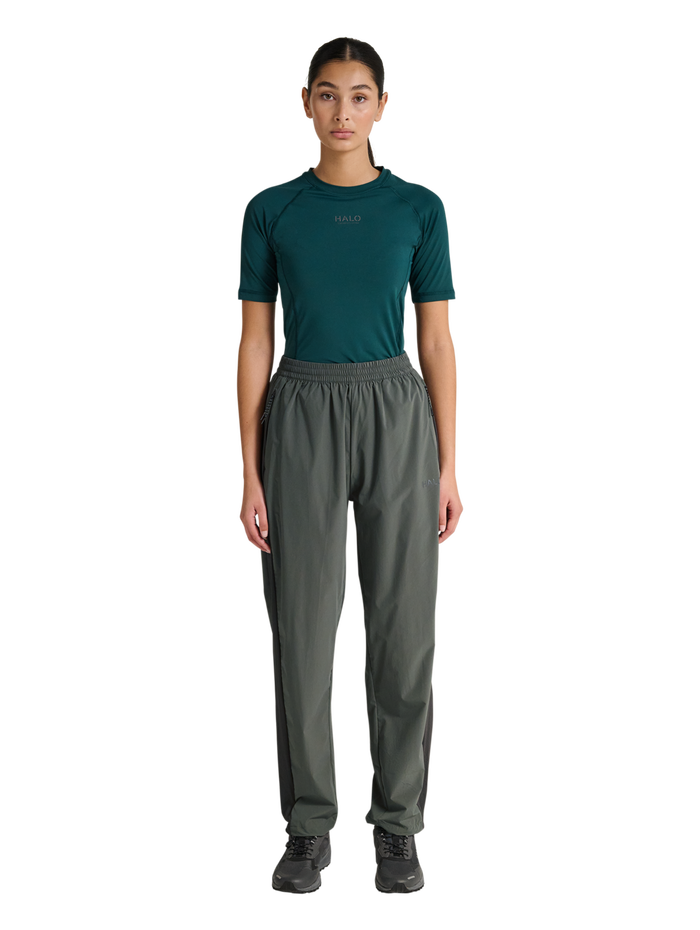 HALO DIVISION PANTS, GUNMETAL, model