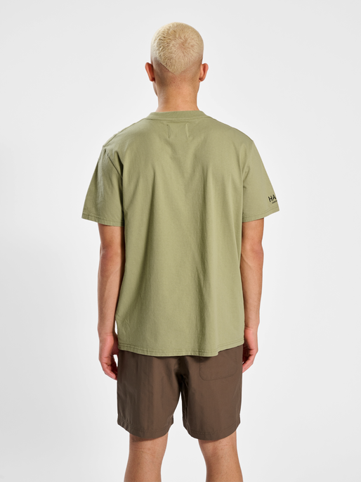 HALO LOGO T-SHIRT, GRAY GREEN, model