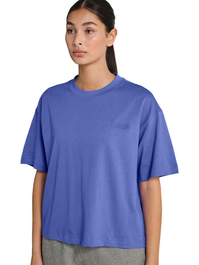 HALO WOMEN LOGO T-SHIRT, BAJA BLUE, model