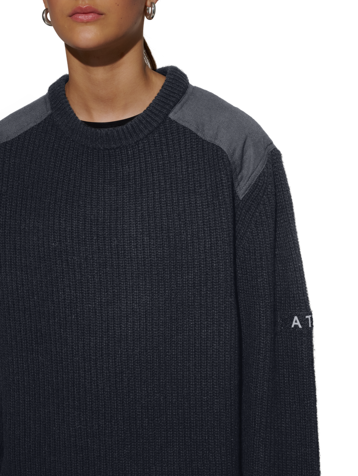 HALO WOOL CREW KNIT, BLACK, model