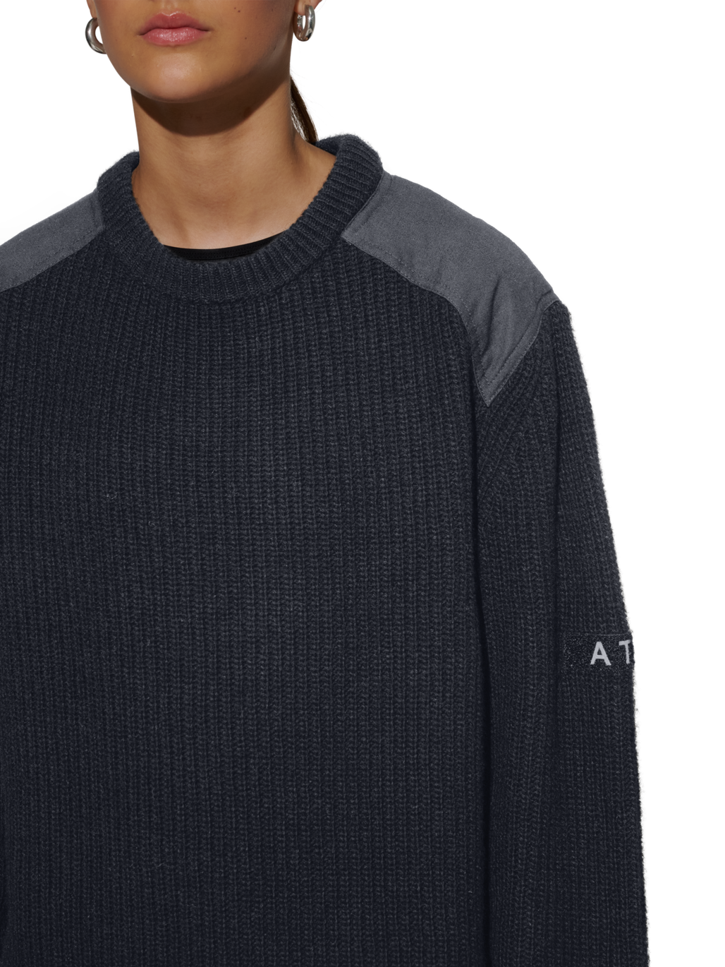 HALO WOOL CREW KNIT, BLACK, model