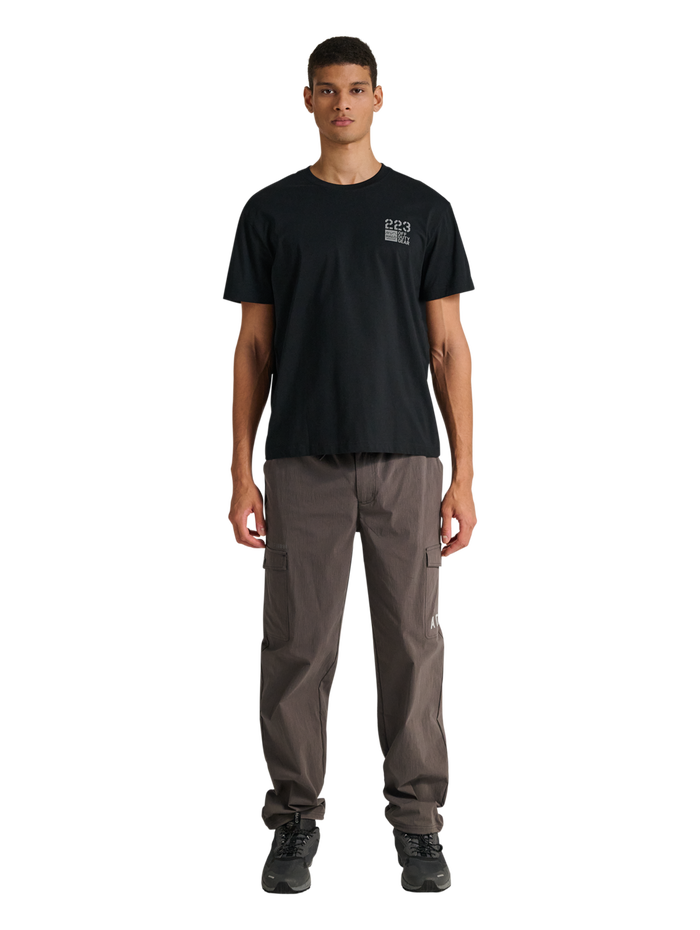 HALO GRAPHIC T-SHIRT, BLACK/GUNMETAL, model