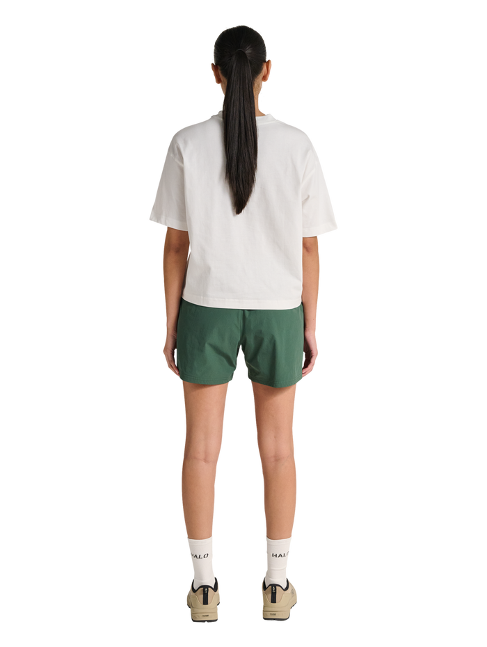 HALO WOMEN LOGO T-SHIRT, MARSHMALLOW, model