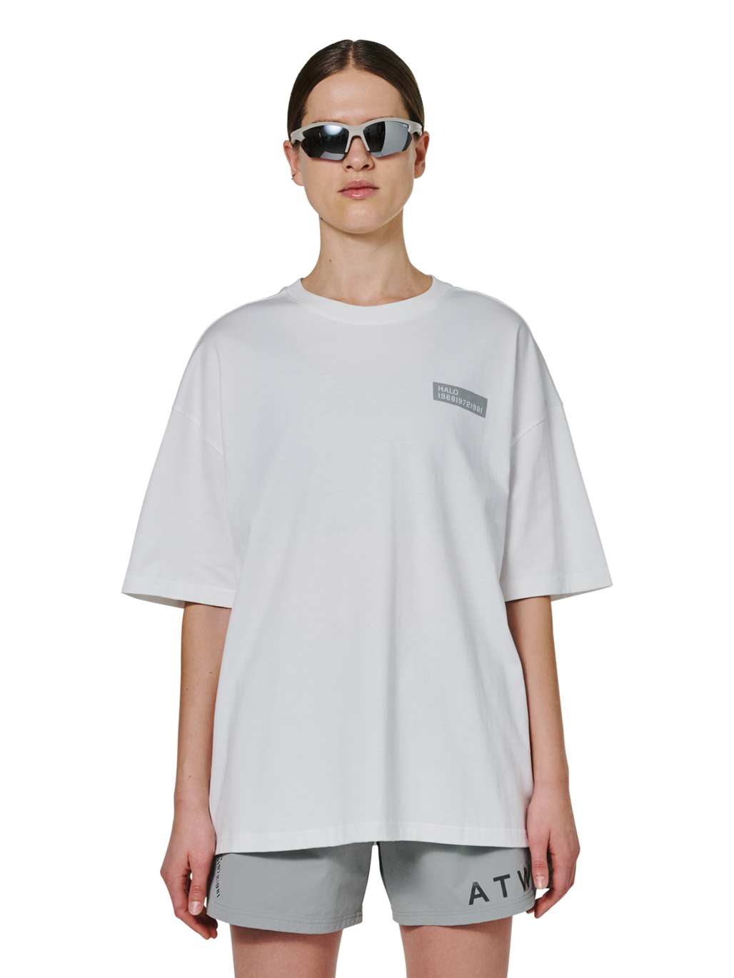 HALO GRAPHIC BOXY T-SHIRT, MARSHMALLOW/GRIFFIN/GRIFFIN, model